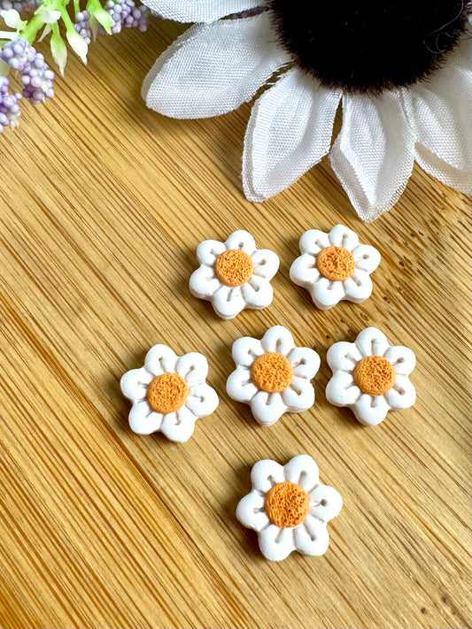 Tiny Daisy Stud