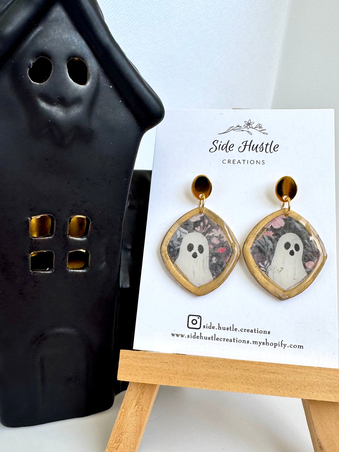 Framed Ghost Wallpaper Dangle