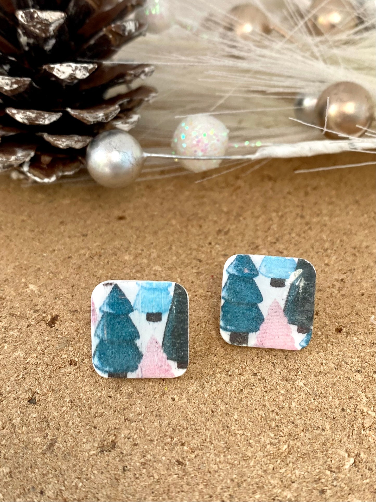 Christmas Tree Patterned Bre Stud