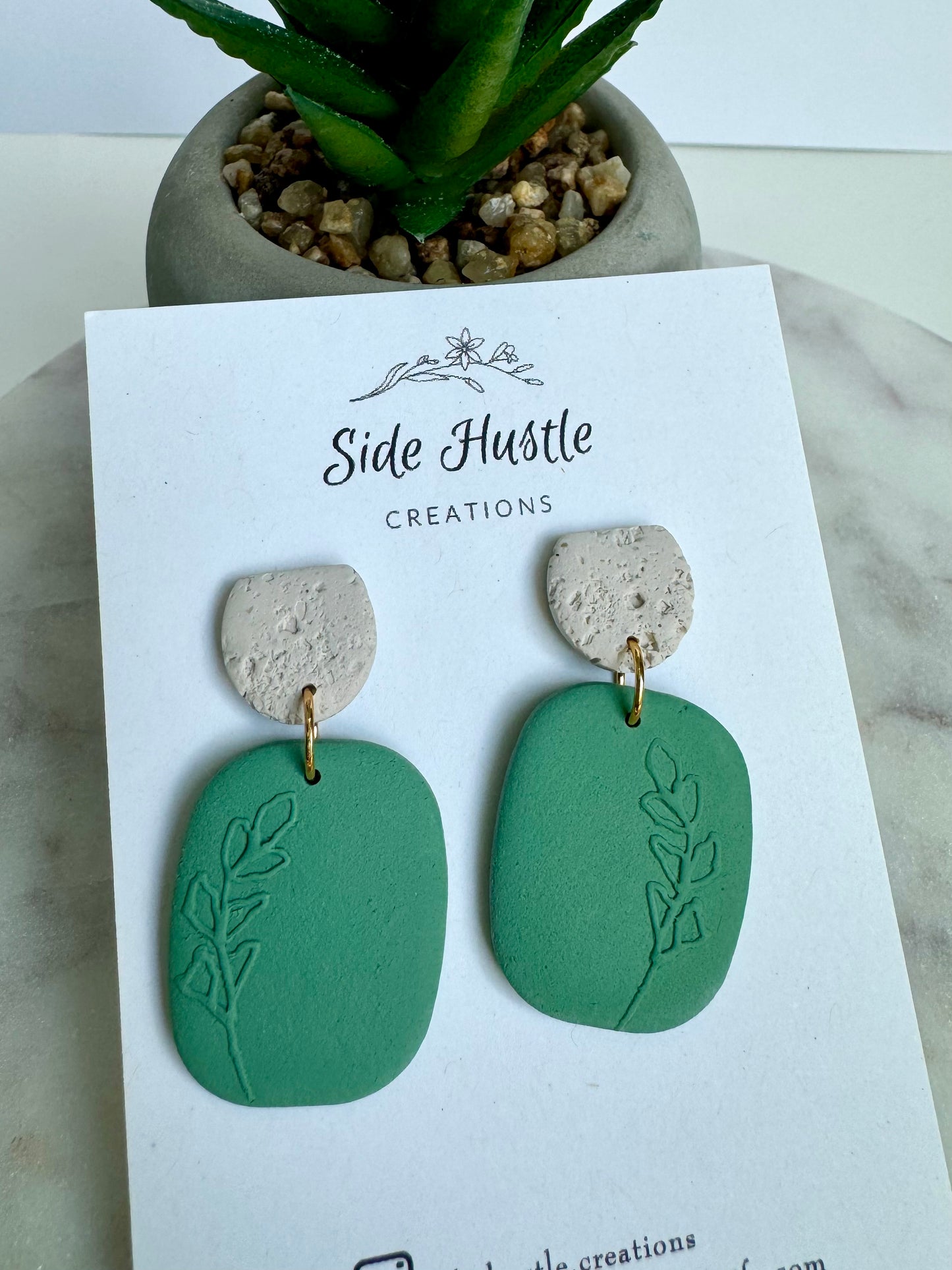 Assorted Leaves Shelby Dangle