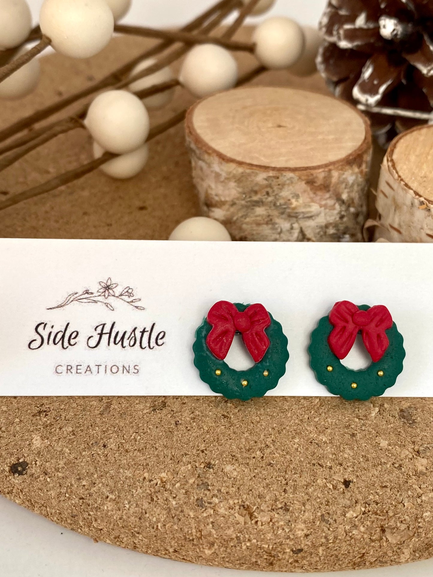 Mini Classic Wreath Stud