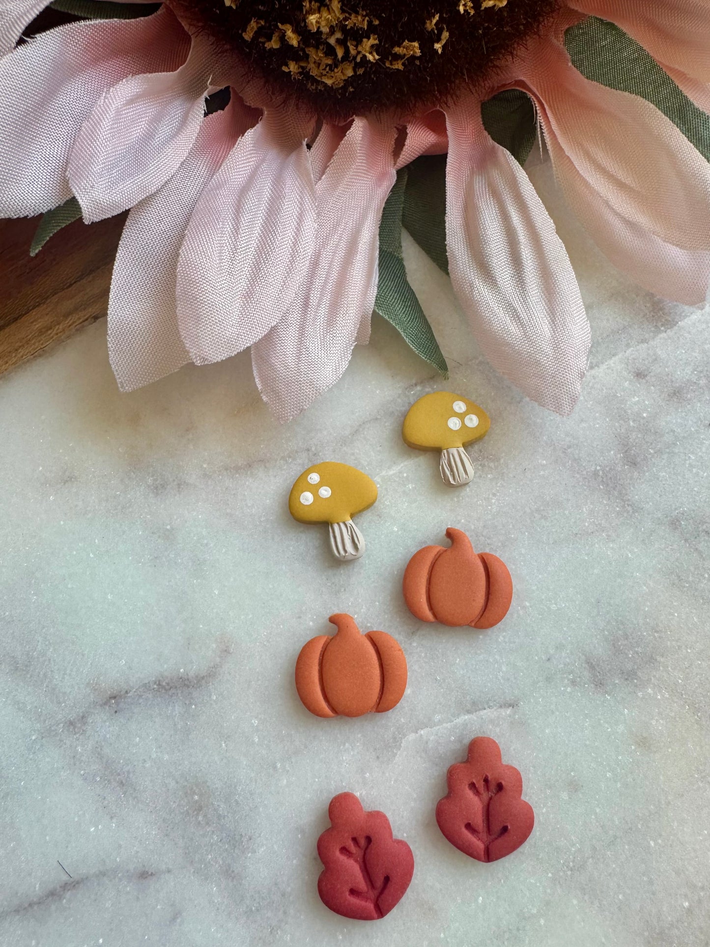 Mustard Mushroom Stud Pack