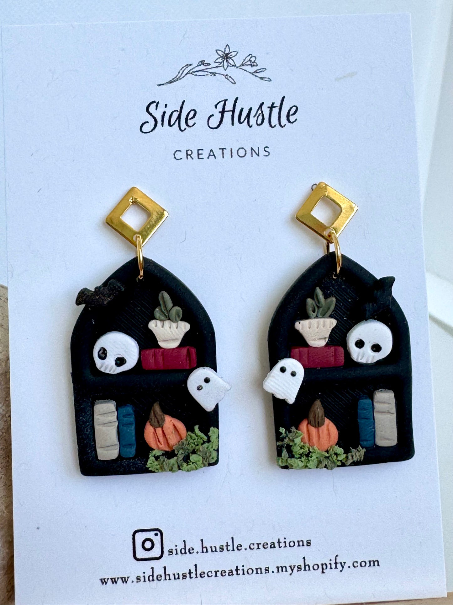 Spooky Book Shelf Dangle