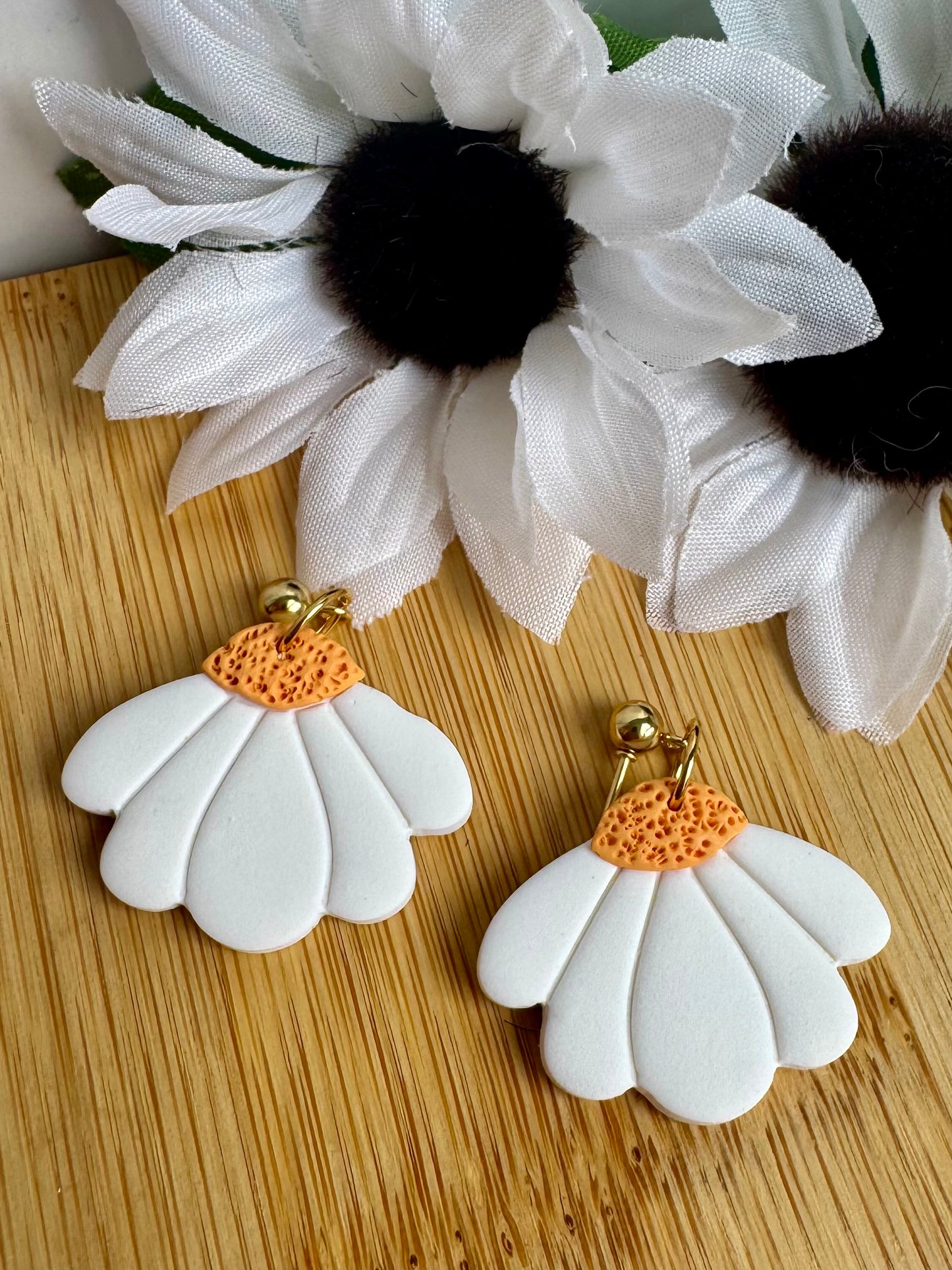 Droopy Daisy Dangle